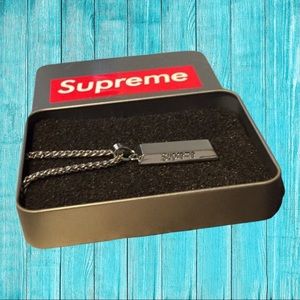 SUPREME “SILVER BAR" PENDANT NECKLACE